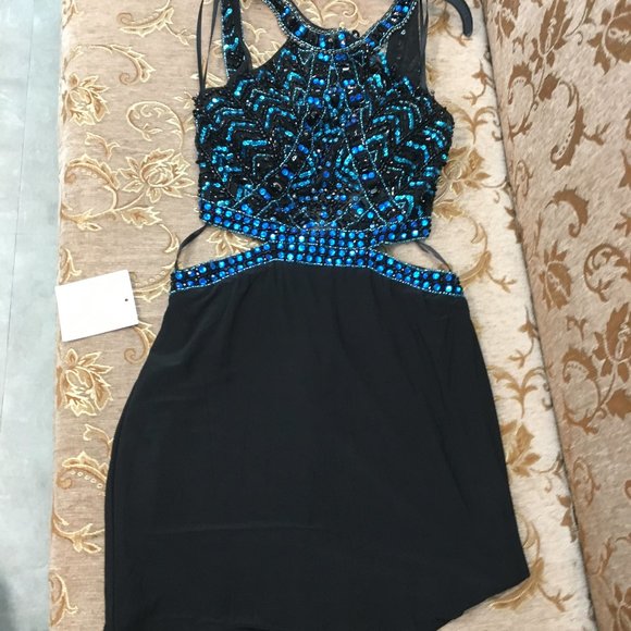 Side Cut-outs, Backless, Blingy Sexy Cruise Dress - Picture 4 of 13